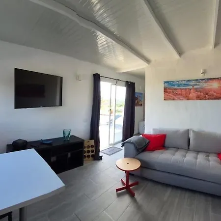 Дом отдыха Cozy House With Terrace And Beautiful Ocean Views