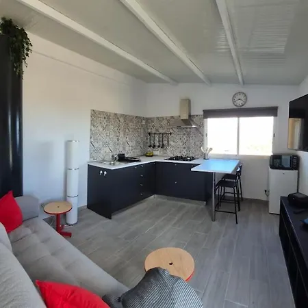 Дом отдыха Cozy House With Terrace And Beautiful Ocean Views *