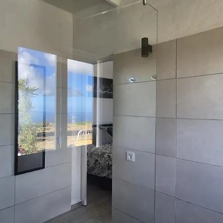 Дом отдыха Cozy House With Terrace And Beautiful Ocean Views *