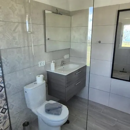 Дом отдыха Cozy House With Terrace And Beautiful Ocean Views *